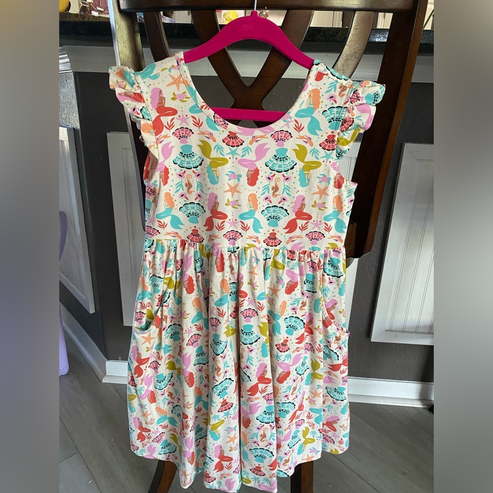 New without tags. Size 6-7 girls Hanna Andersson mermaid dress with pockets.